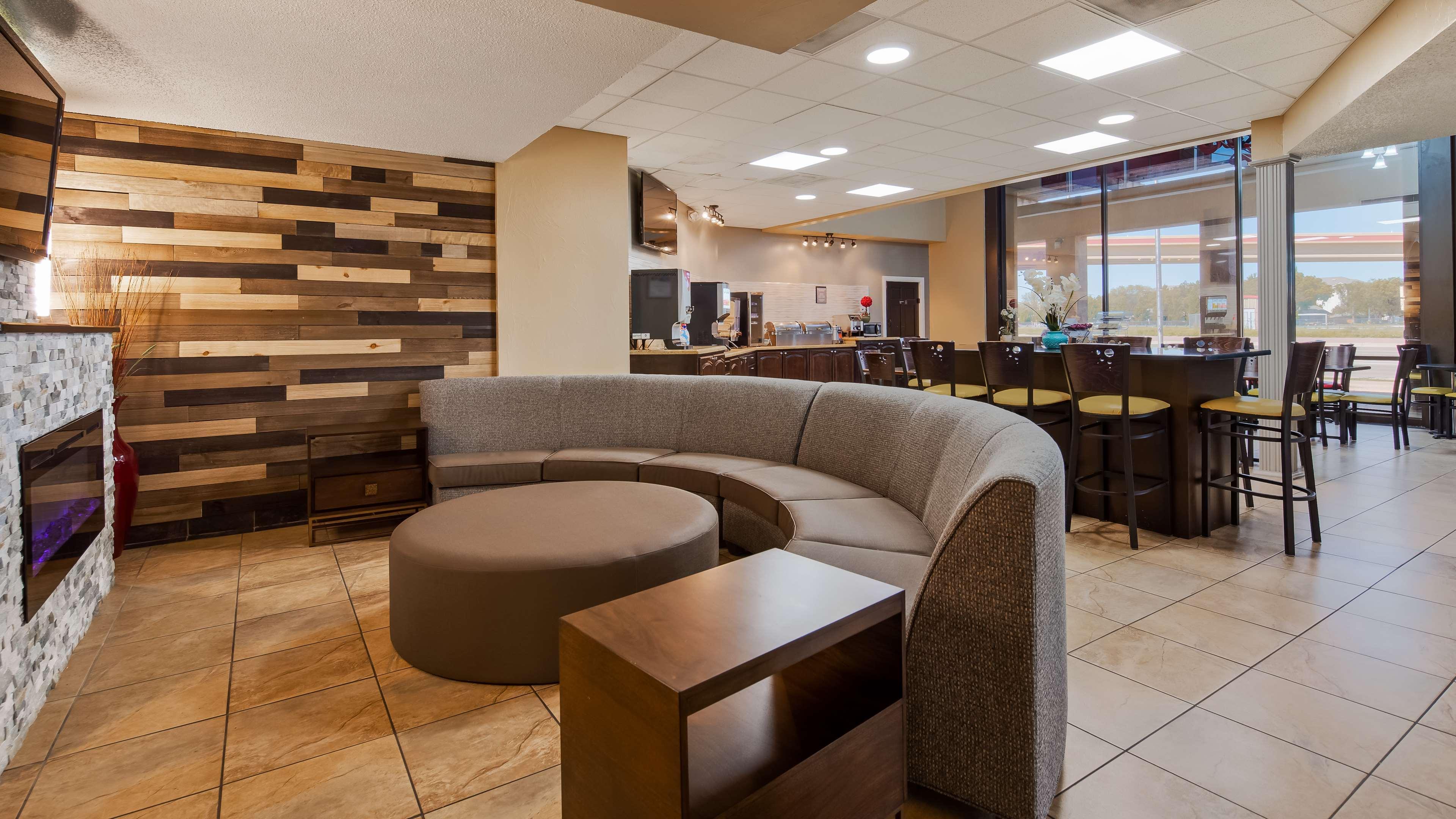 Best Western Plus Harrisburg East Inn&Suites Extérieur photo