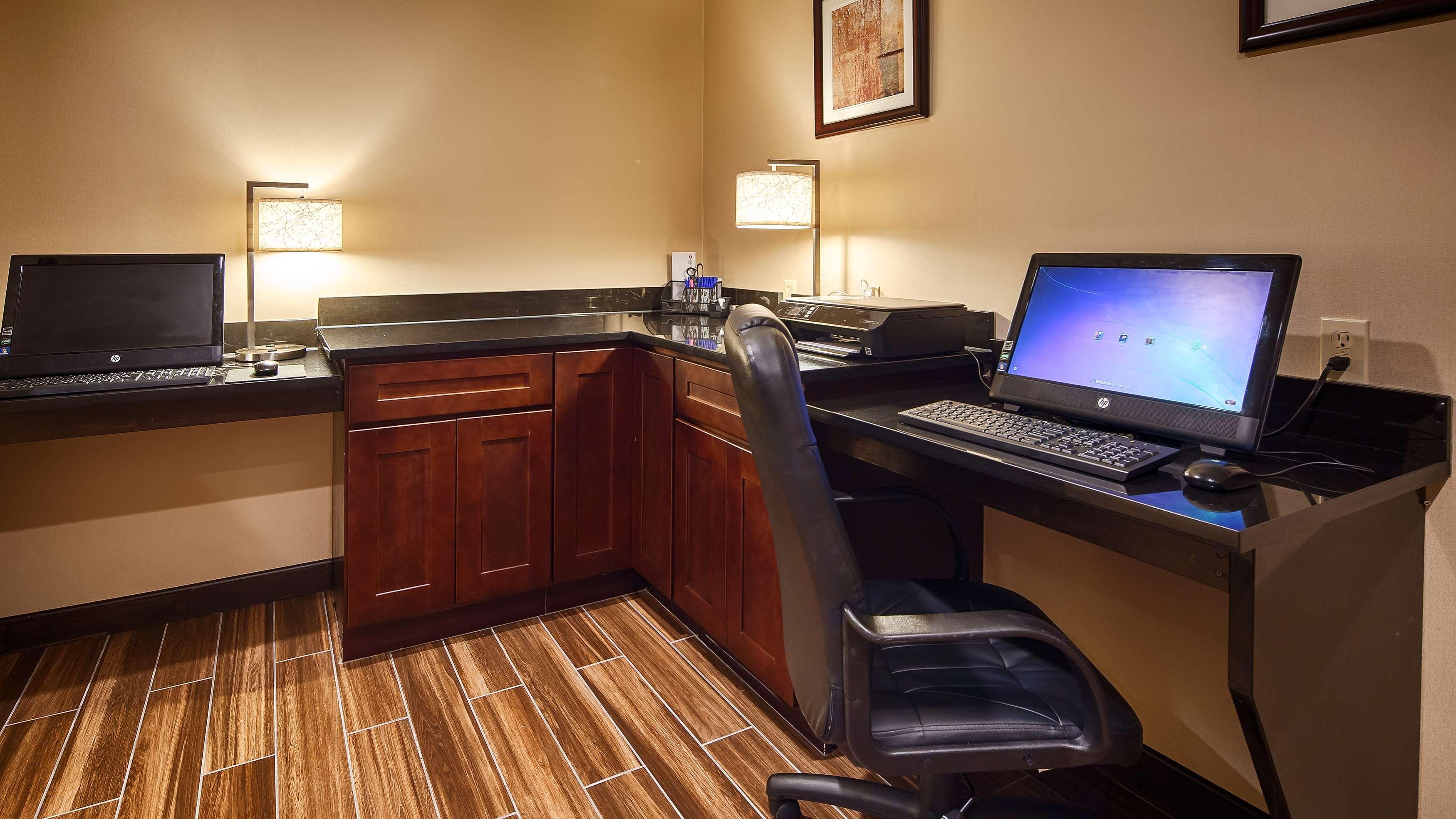 Best Western Plus Harrisburg East Inn&Suites Extérieur photo