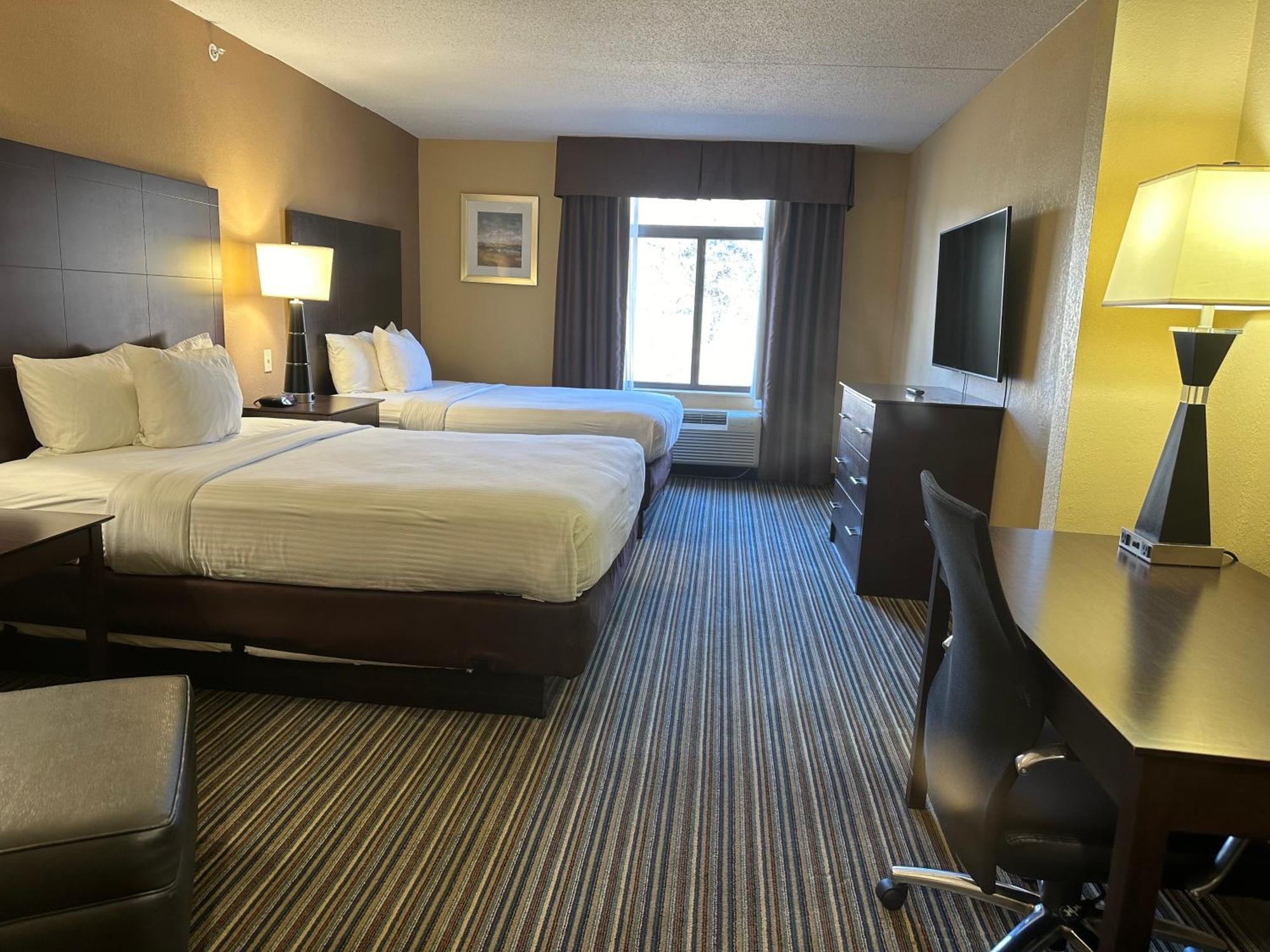 Best Western Plus Harrisburg East Inn&Suites Extérieur photo