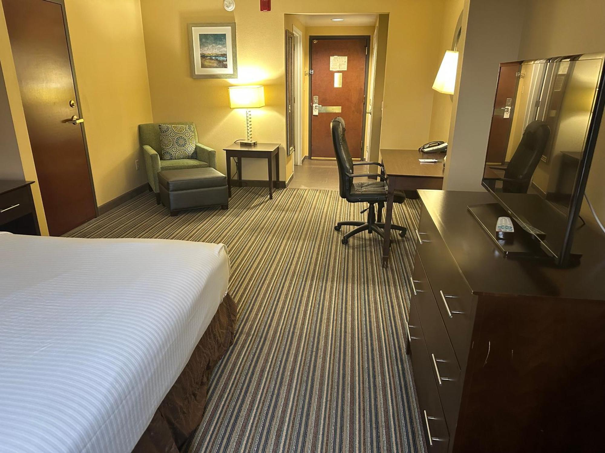 Best Western Plus Harrisburg East Inn&Suites Extérieur photo