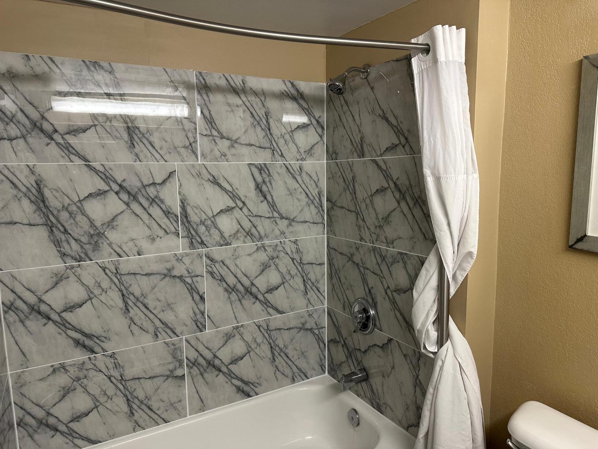Best Western Plus Harrisburg East Inn&Suites Extérieur photo