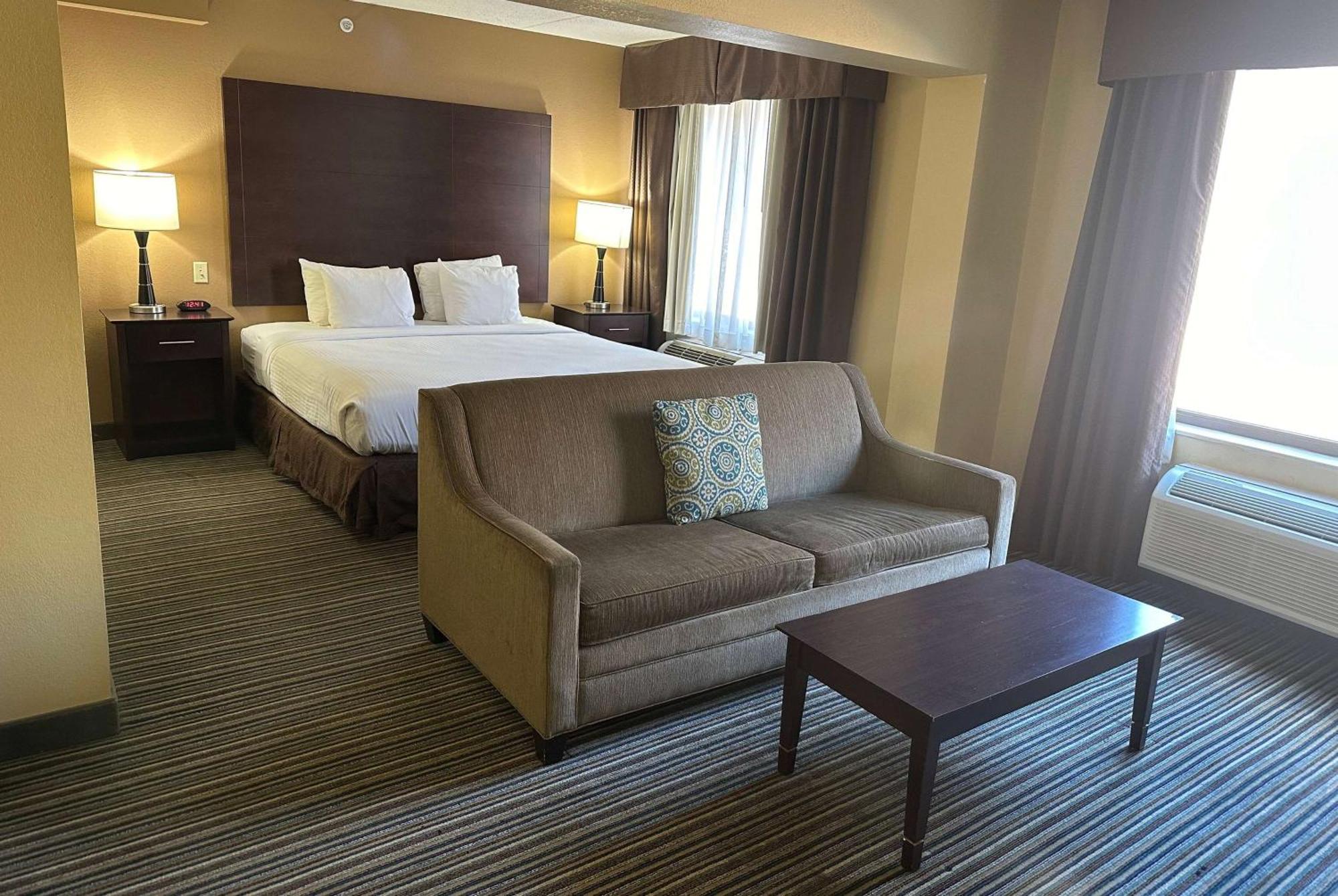 Best Western Plus Harrisburg East Inn&Suites Extérieur photo