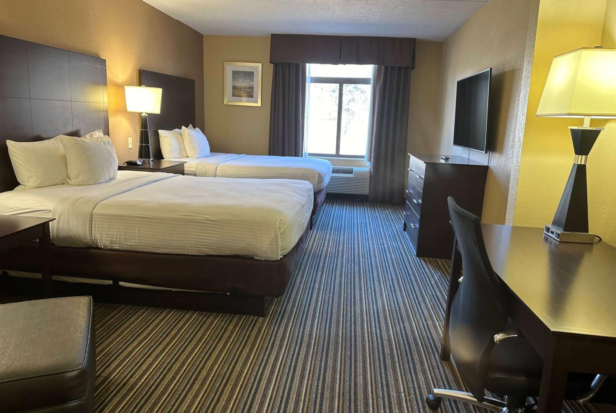 Best Western Plus Harrisburg East Inn&Suites Extérieur photo